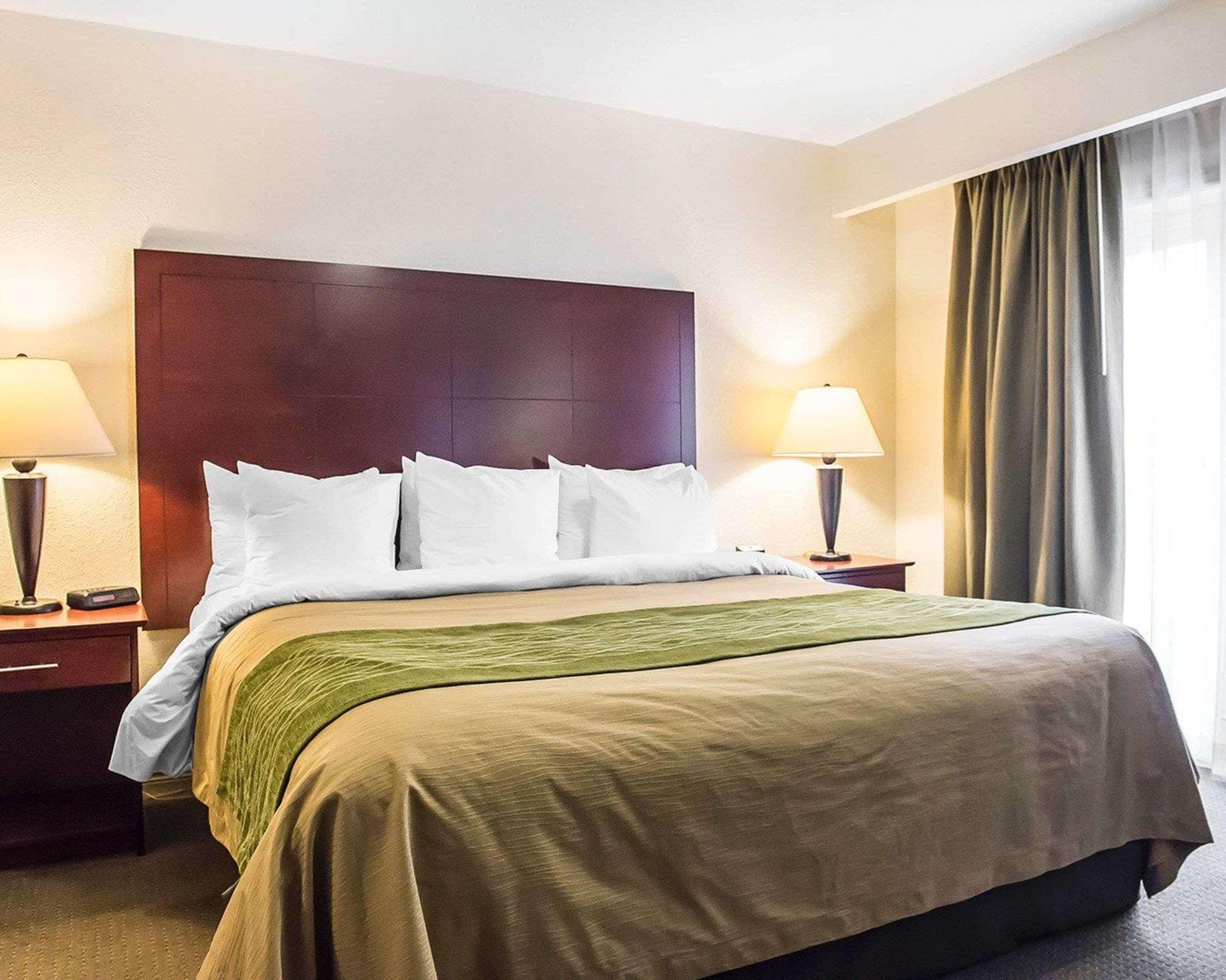 Hotel Comfort & Thousand Islands Harbour District 3*