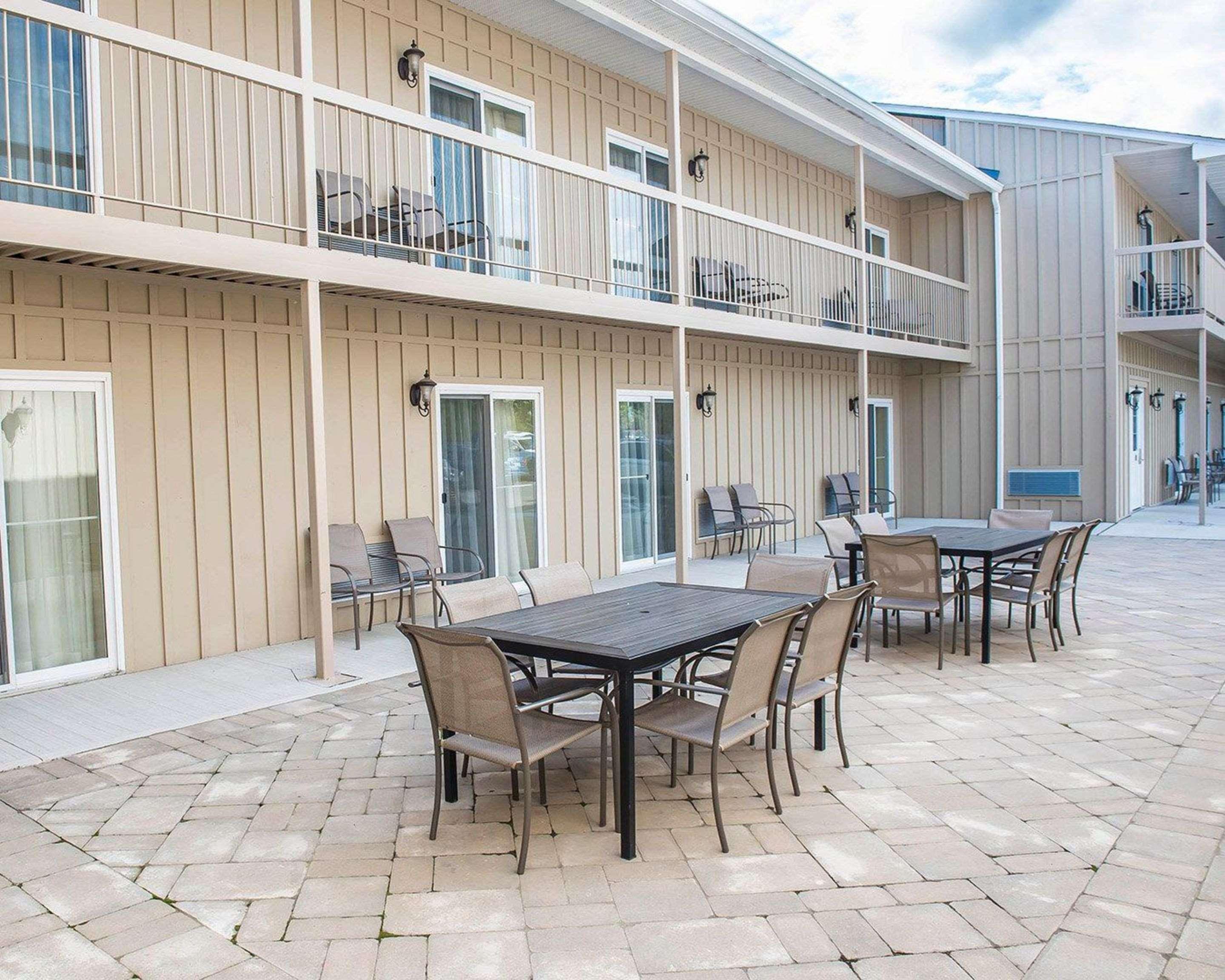 Hotel Comfort & Thousand Islands Harbour District 3*