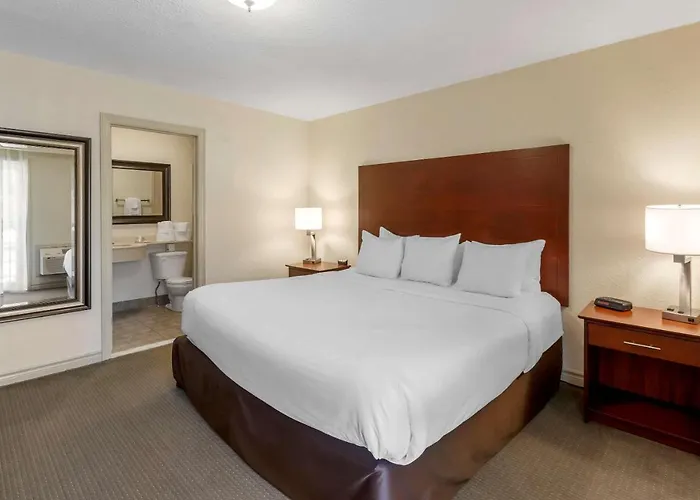 Comfort Inn & Suites Thousand Islands Harbour District