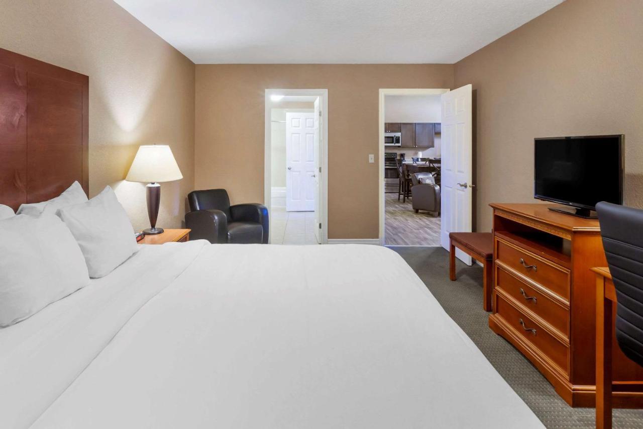 Hotel Comfort & Thousand Islands Harbour District