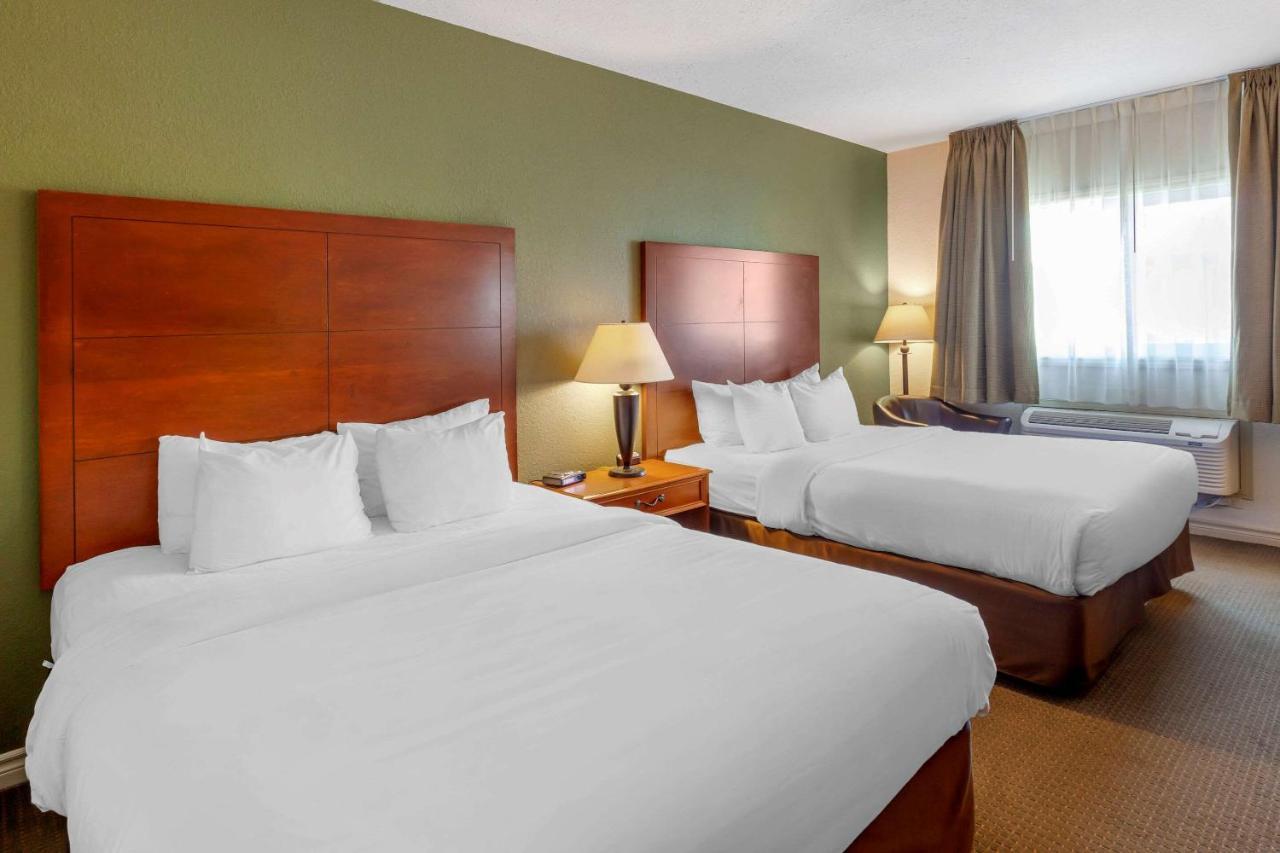 Hotel Comfort & Thousand Islands Harbour District
