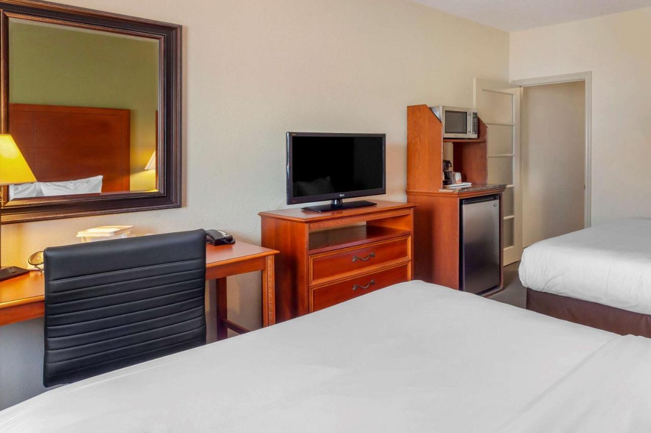 Hotel Comfort & Thousand Islands Harbour District 3*