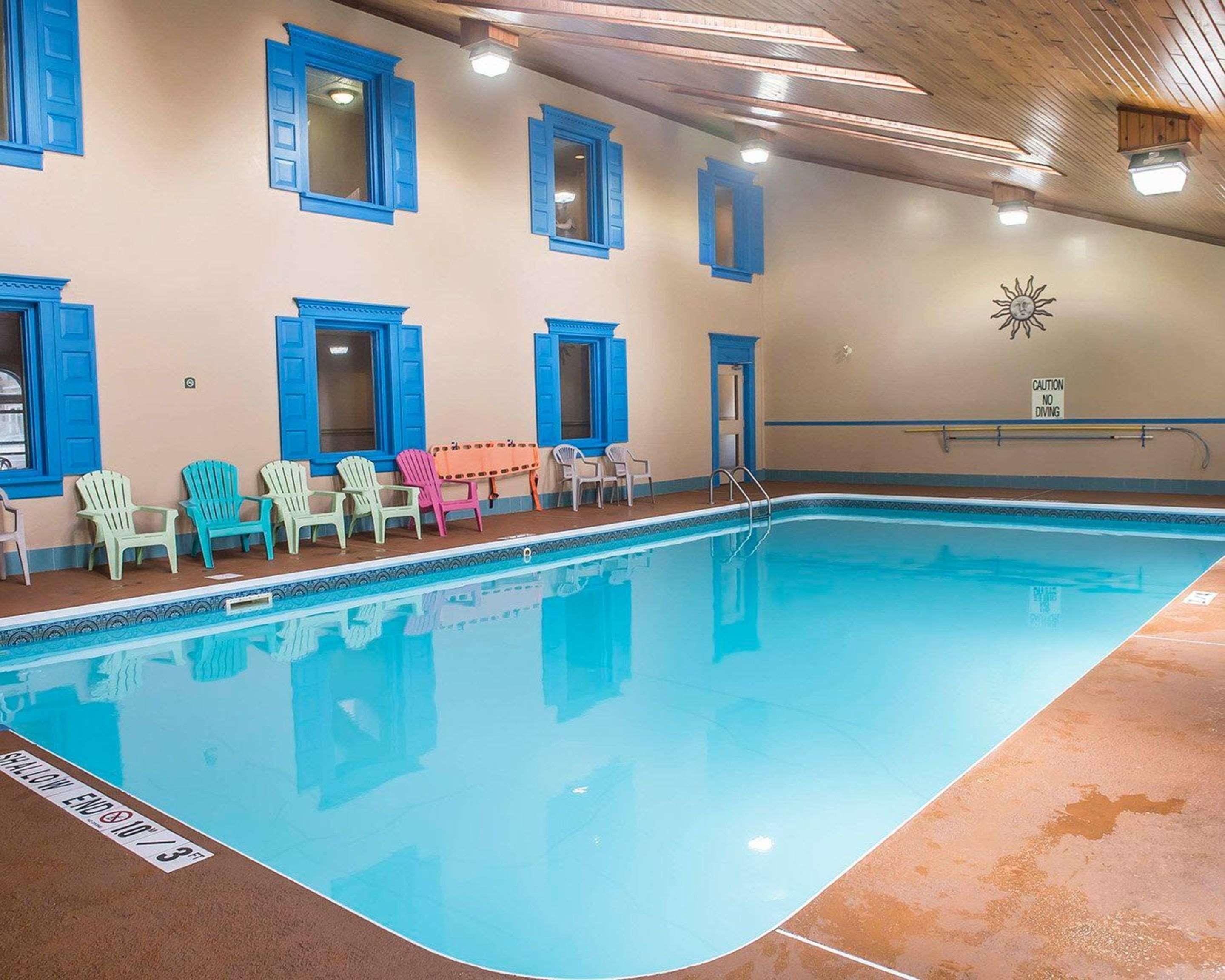 Comfort & Thousand Islands Harbour District Hotel