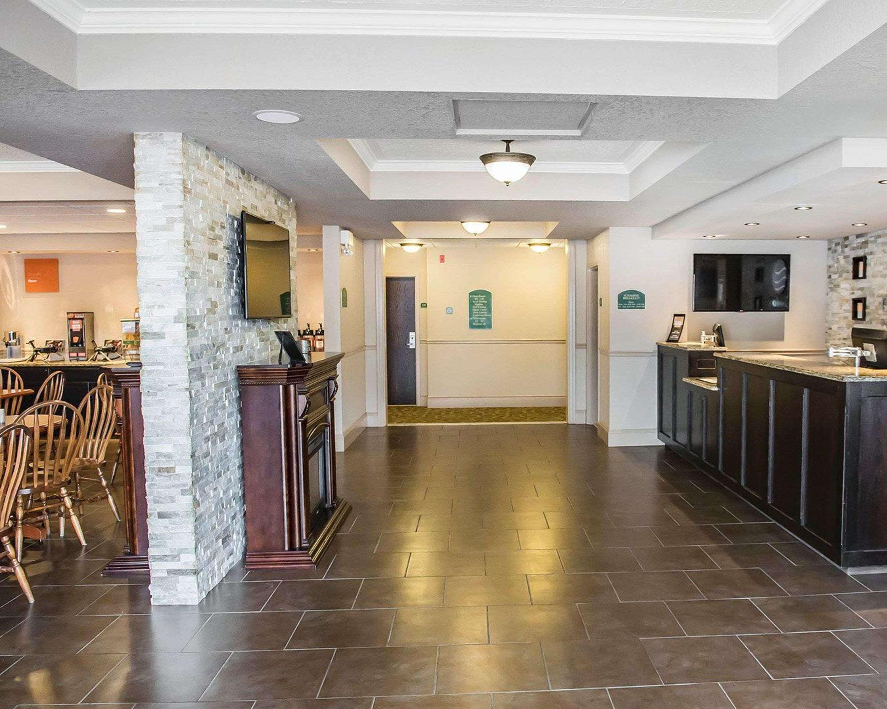 Comfort & Thousand Islands Harbour District Hotel