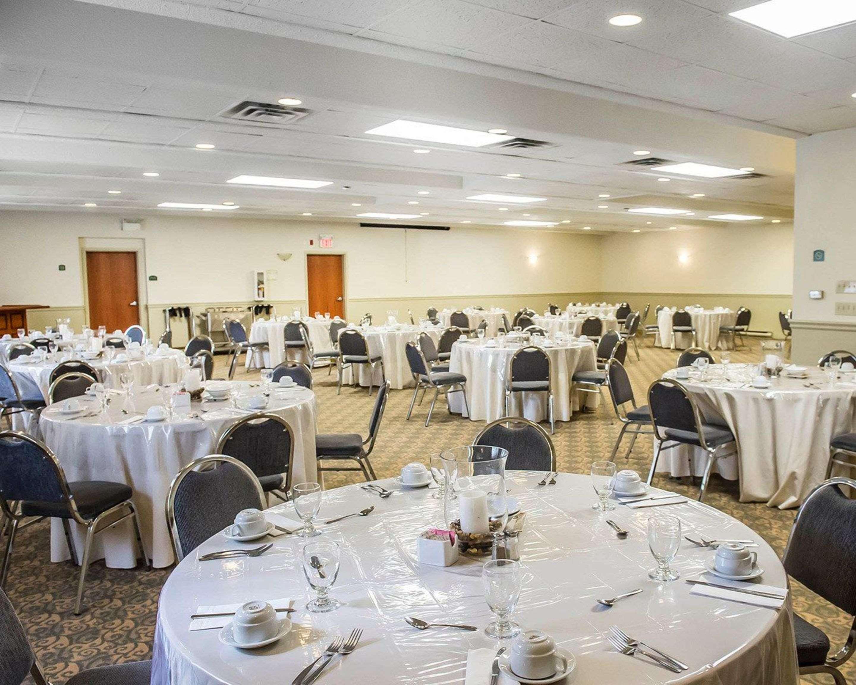 Hotel Comfort & Thousand Islands Harbour District Gananoque