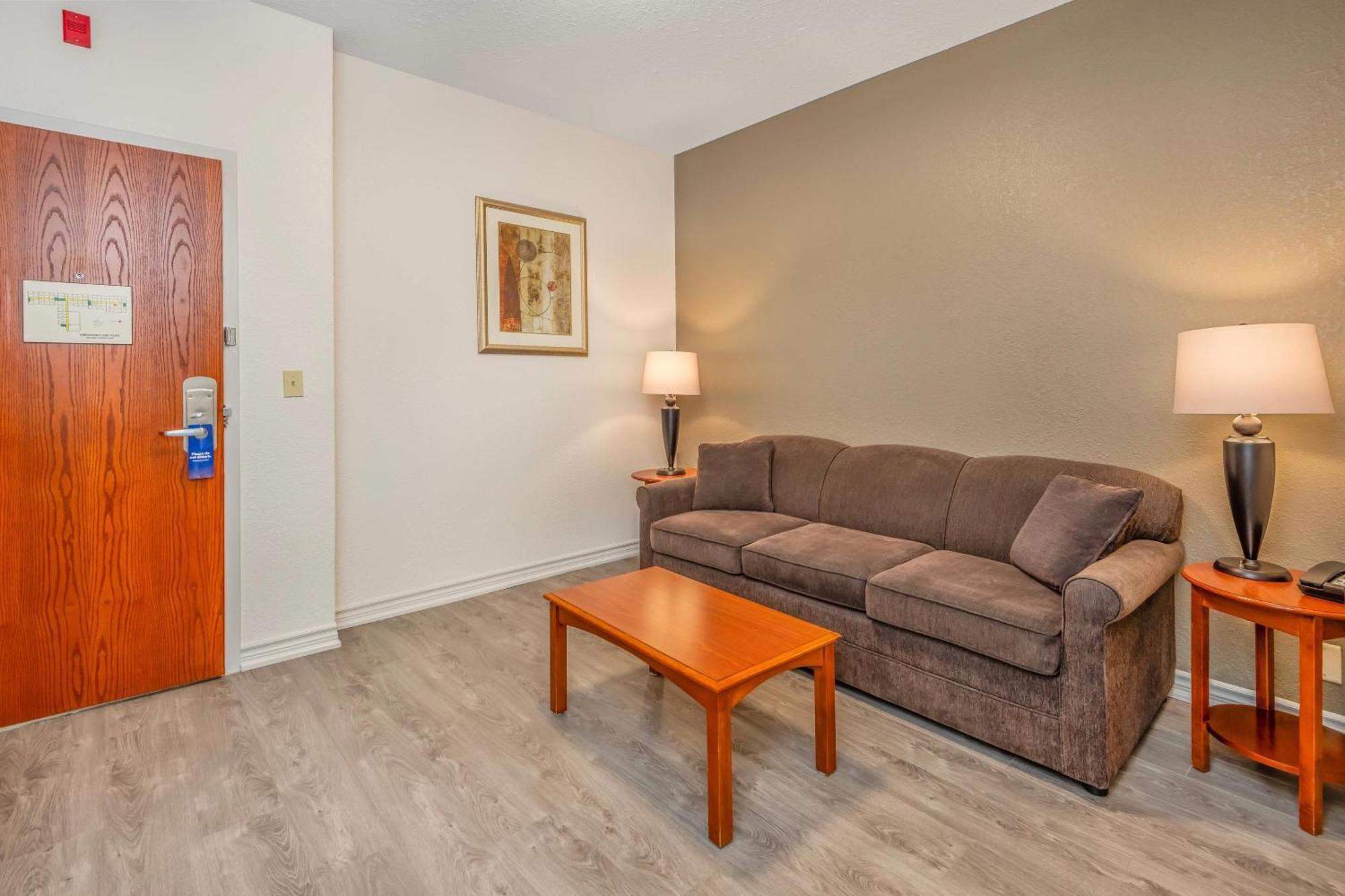 Hotel Comfort & Thousand Islands Harbour District Gananoque