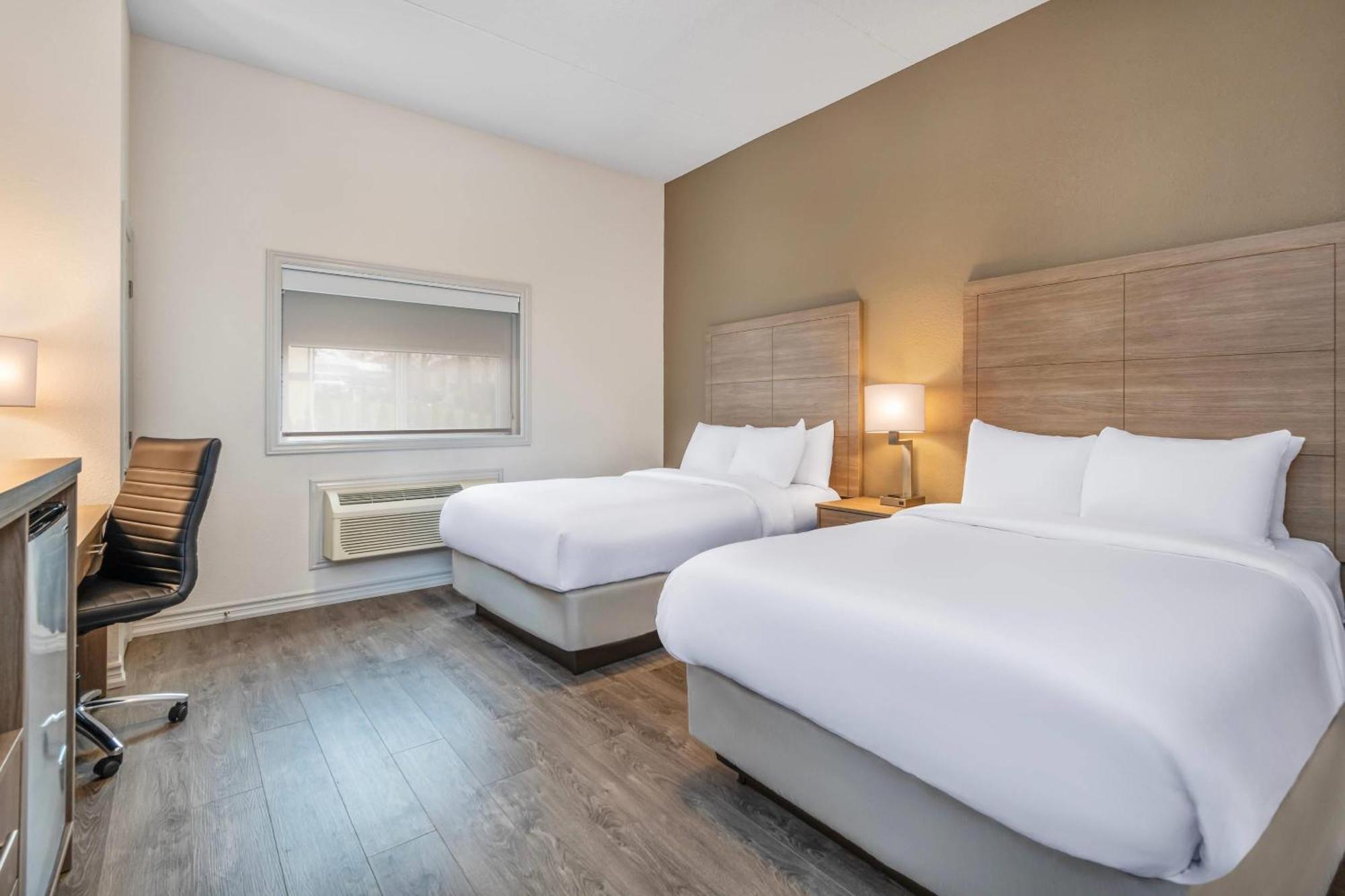 Comfort & Thousand Islands Harbour District Hotel