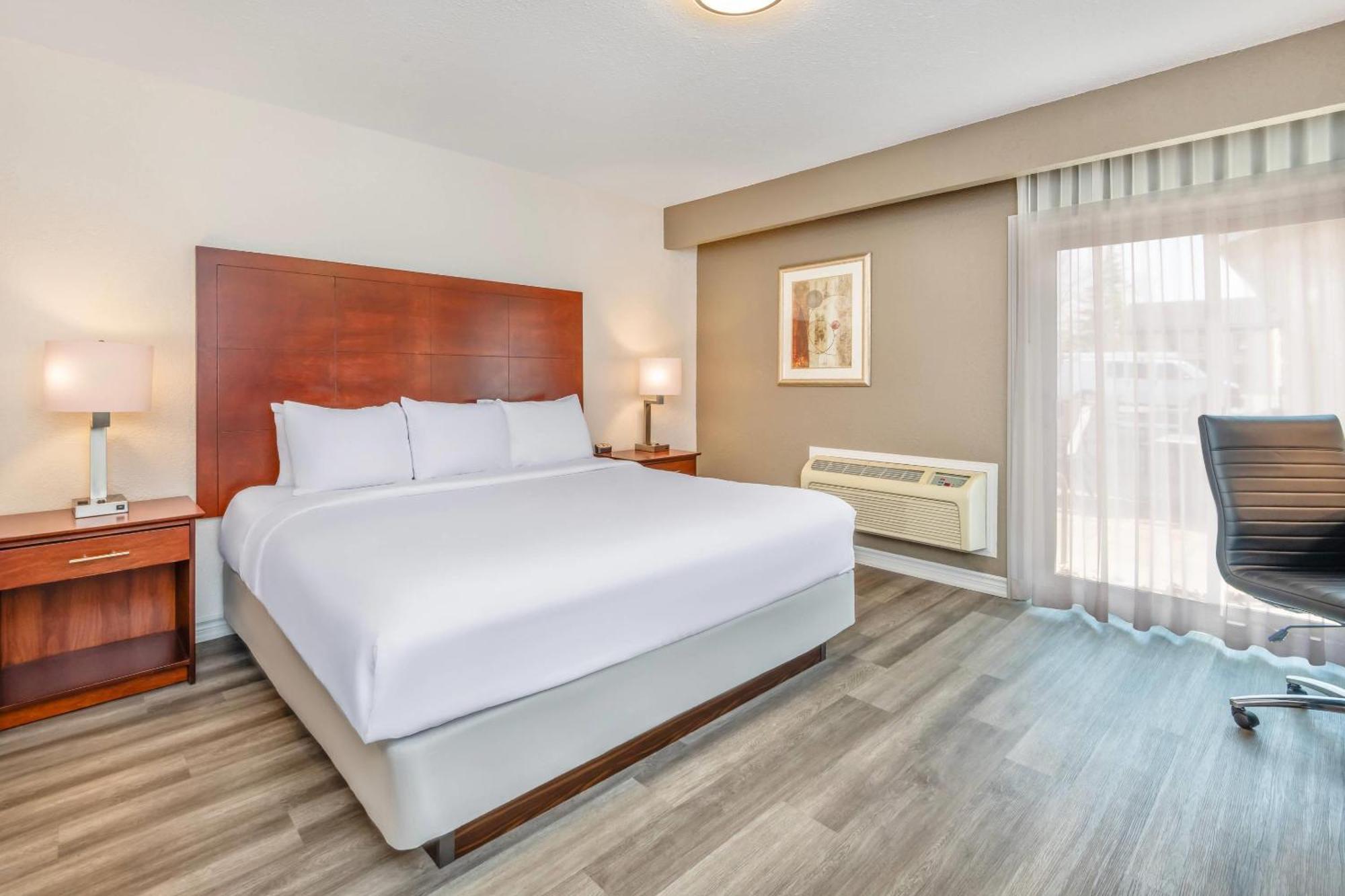 Hotel Comfort & Thousand Islands Harbour District