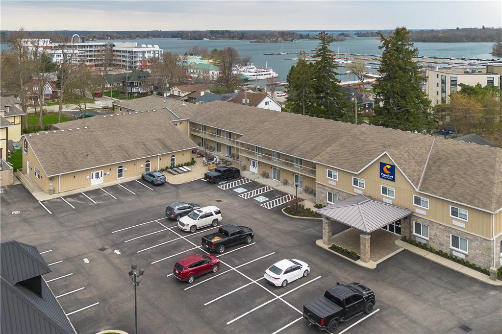Hotel Comfort & Thousand Islands Harbour District 3*