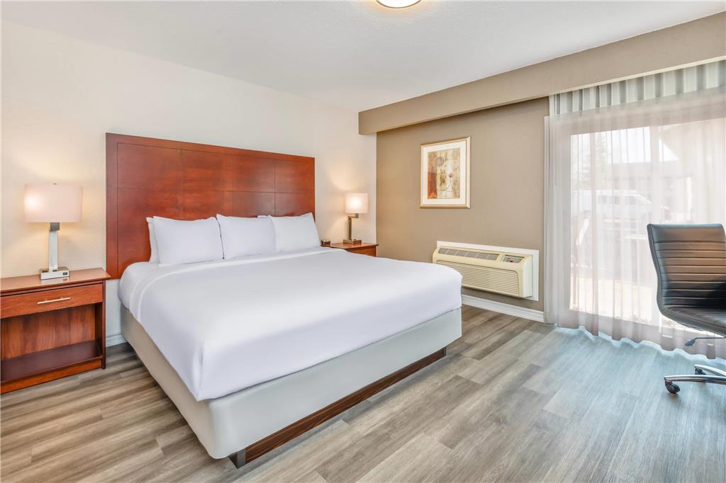 Hotel Comfort & Thousand Islands Harbour District Gananoque